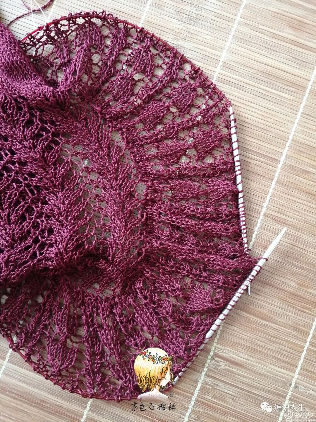 红酒：前短后长的女士棒针蝴蝶袖蕾丝长裙（附图解）