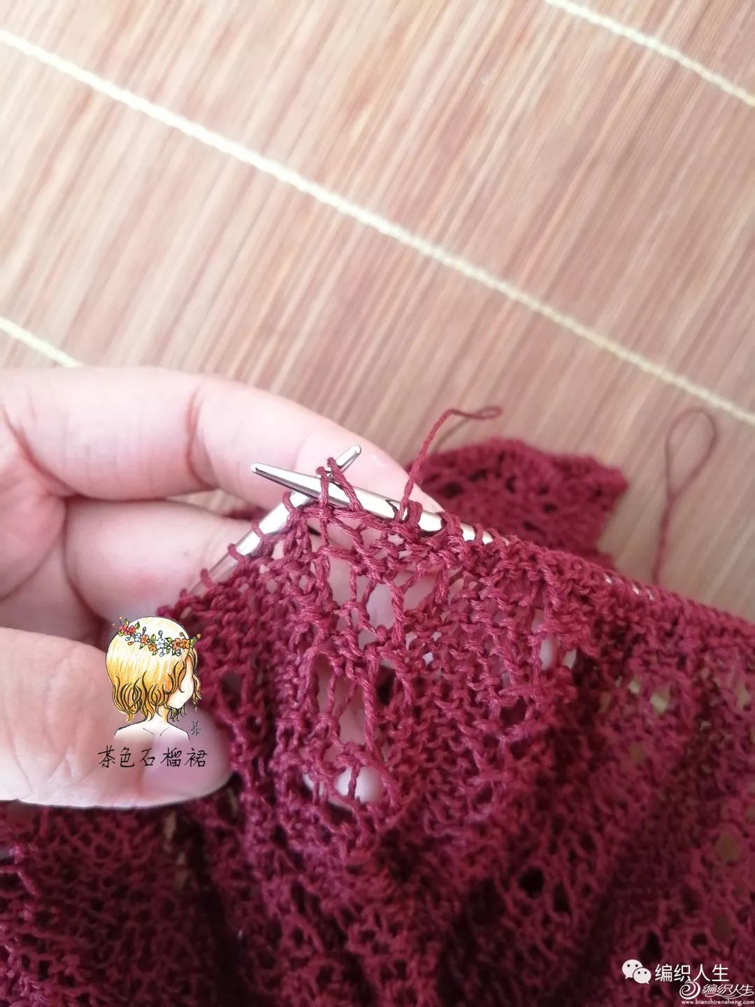 红酒：前短后长的女士棒针蝴蝶袖蕾丝长裙（附图解）