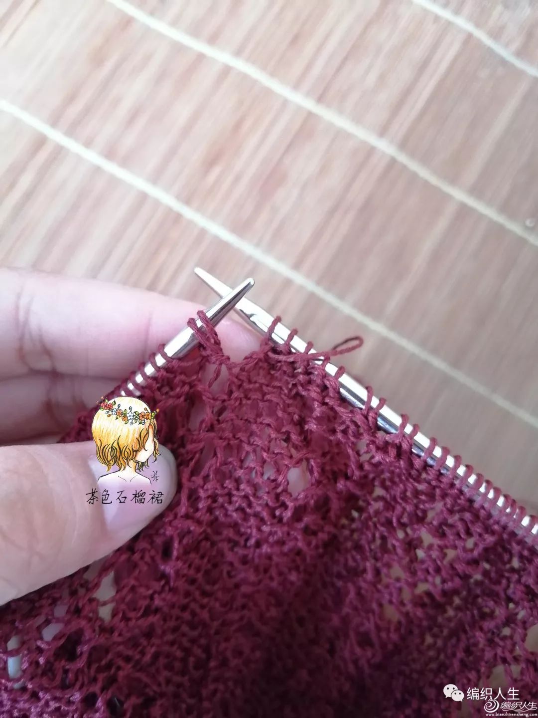 红酒：前短后长的女士棒针蝴蝶袖蕾丝长裙（附图解）