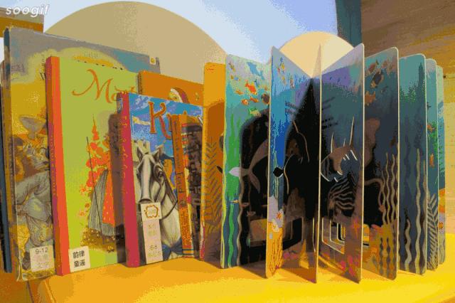 亲子阅读体验馆馆藏绘本多吗,沉浸式图书馆探馆