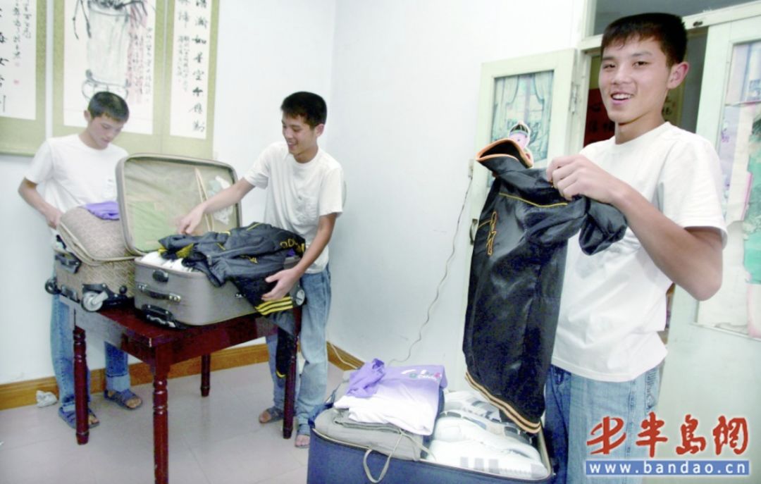 三胞胎十年*考前**进一所大学,高考分数连号!刚刚又同天结婚!又相信缘分了……