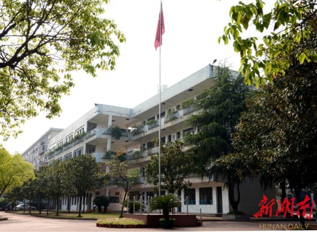 新衡阳新教育丨衡钢中学：一片初心润雁城