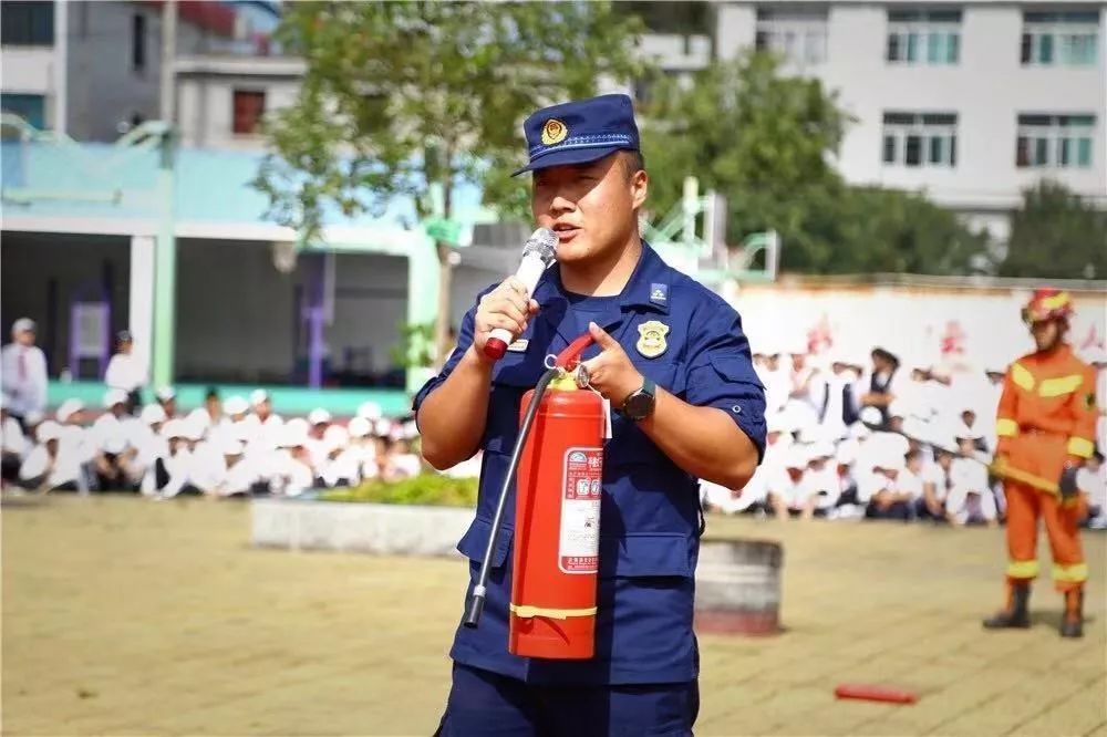 《烈火英雄》入选中小学生推荐观影影片，800字观后感你准备好了吗？