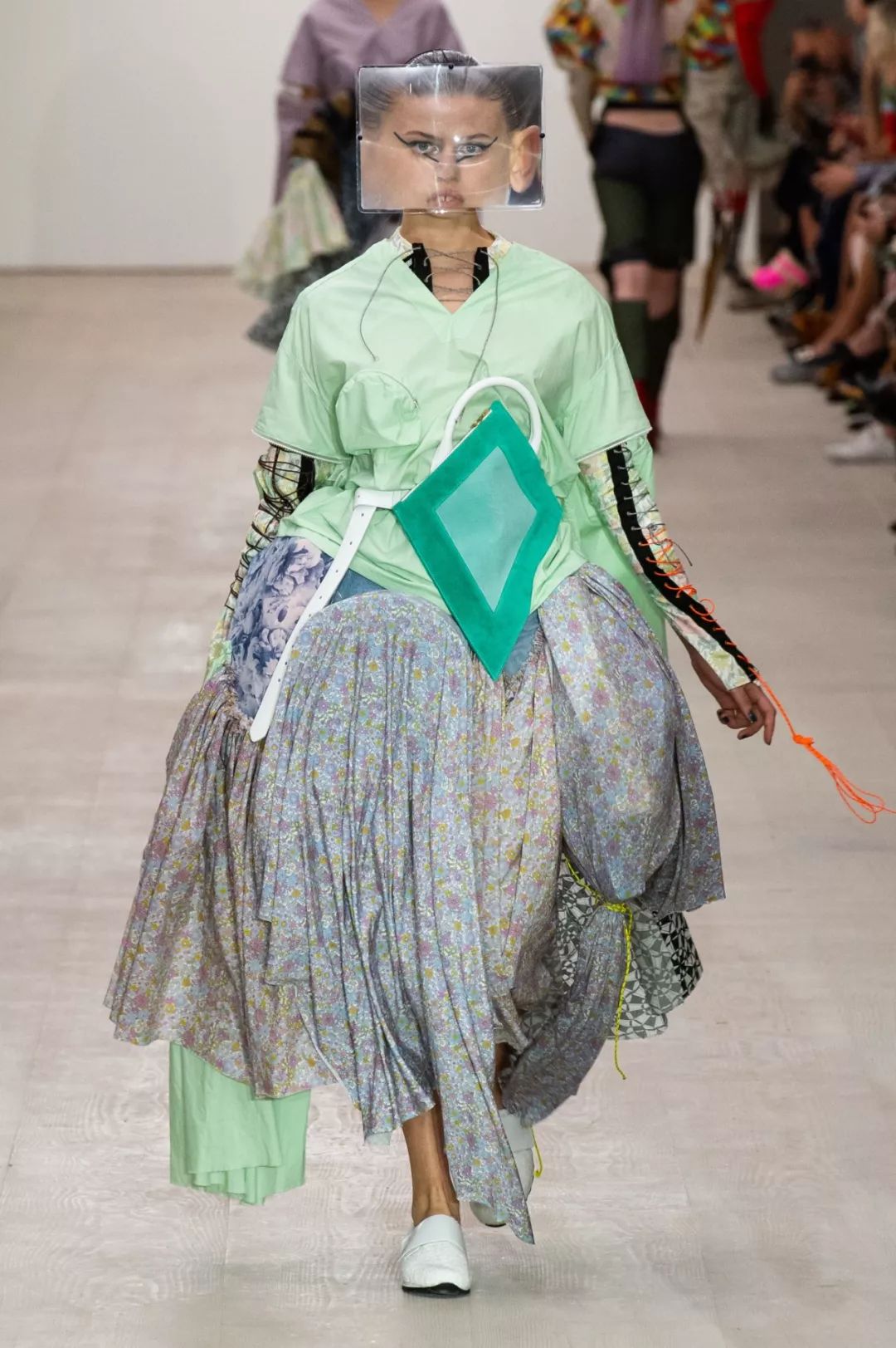 伦敦时装周为什么那么奇葩,伦敦时装秀争议