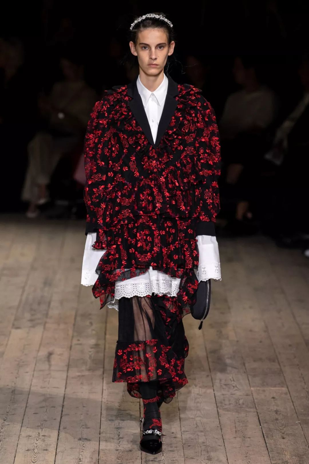 伦敦时装周为什么那么奇葩,伦敦时装秀争议