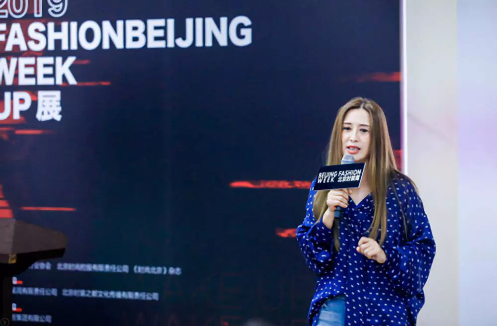 linc金羽杰亮相北京时装周,linc金羽杰轻薄羽绒早秋发布