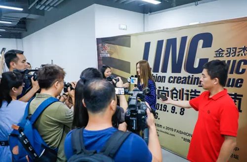 linc金羽杰亮相北京时装周,linc金羽杰轻薄羽绒早秋发布