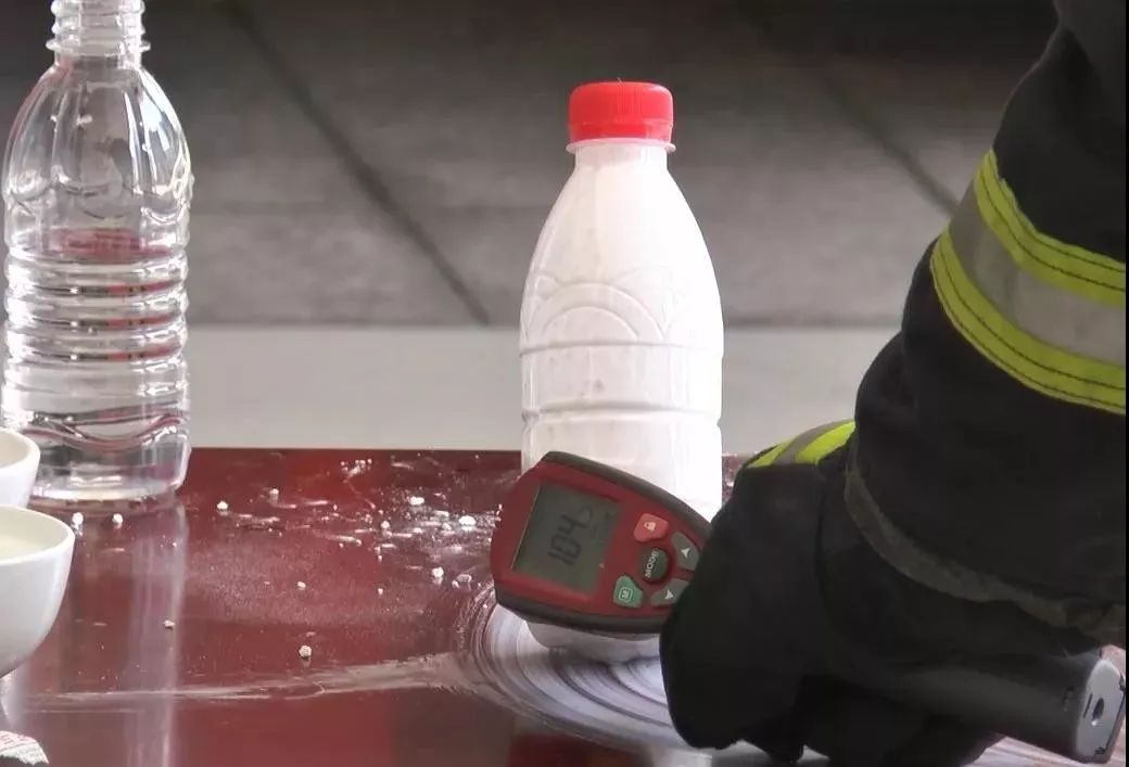 家长注意!多名小孩被炸瞎!随处可见的Ta遇水就会爆炸!