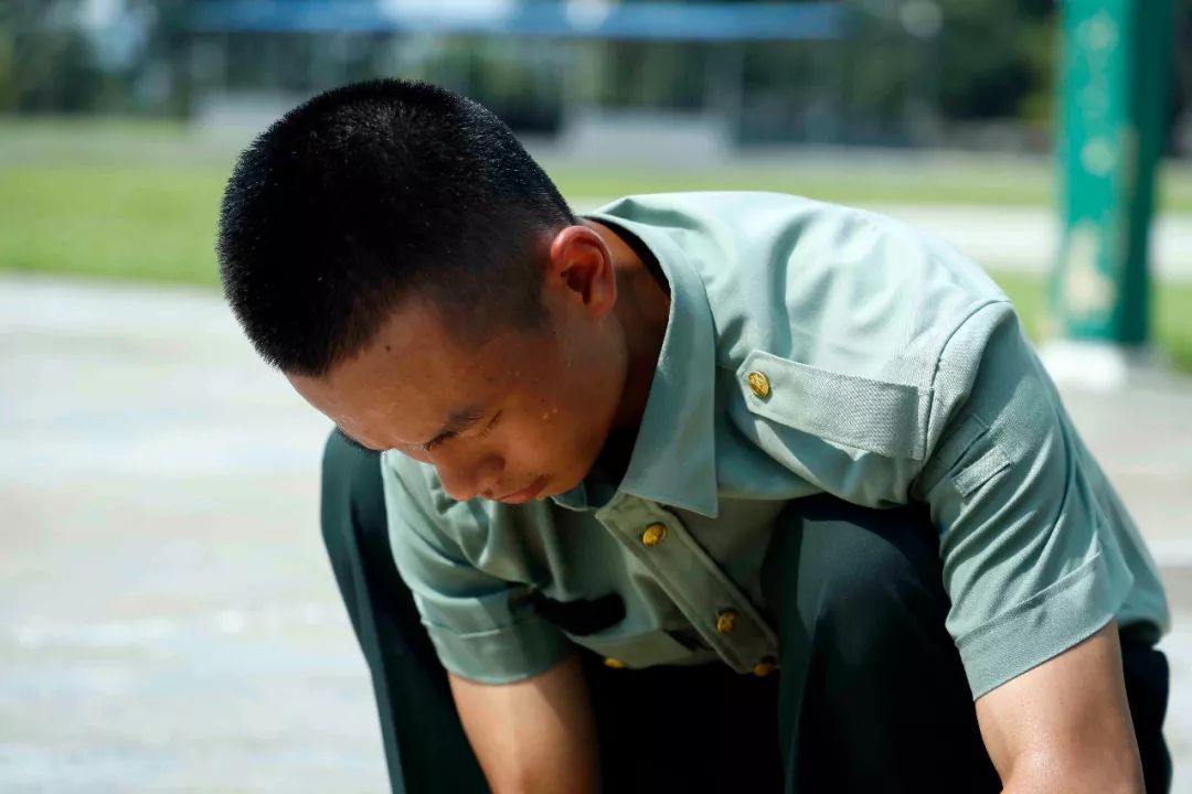 豆腐块叠被技巧,怎么叠军被豆腐块