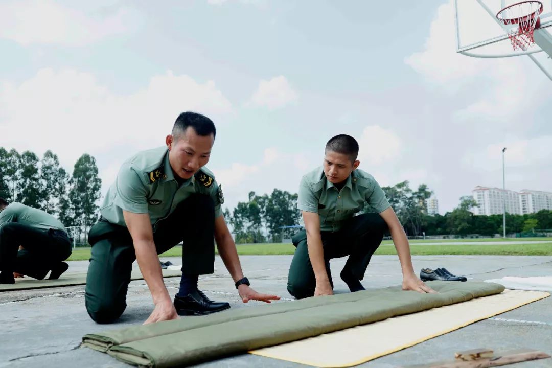 豆腐块叠被技巧,怎么叠军被豆腐块
