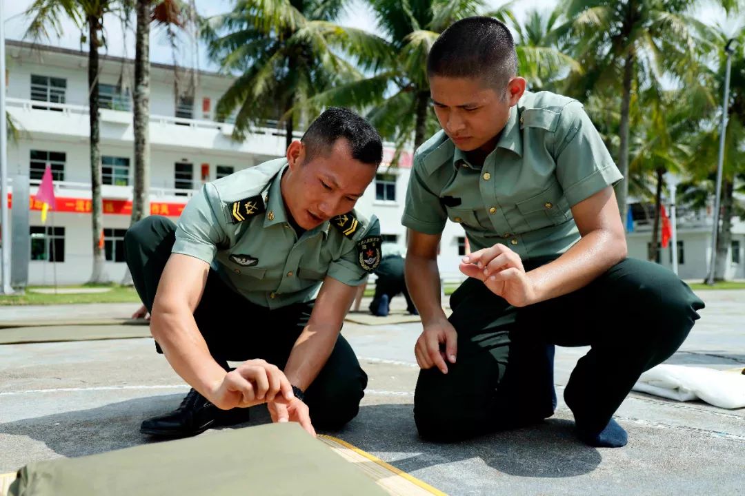 豆腐块叠被技巧,怎么叠军被豆腐块