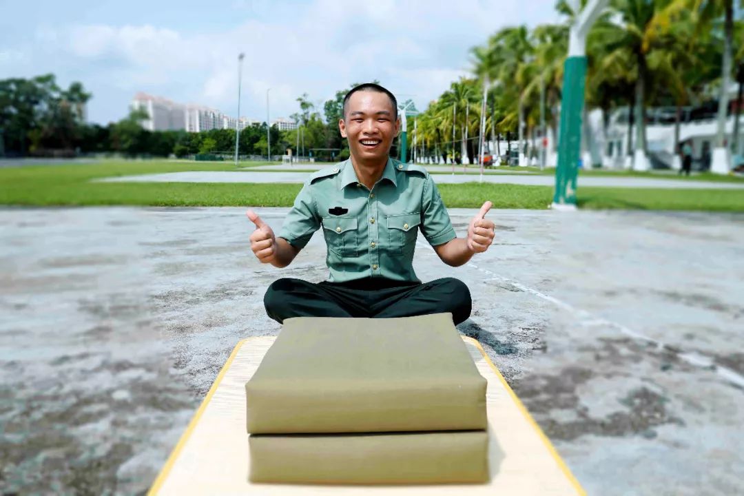 豆腐块叠被技巧,怎么叠军被豆腐块