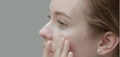 这款急救弹性蛋白贴,每天一片赶走干纹,还你天鹅美颈