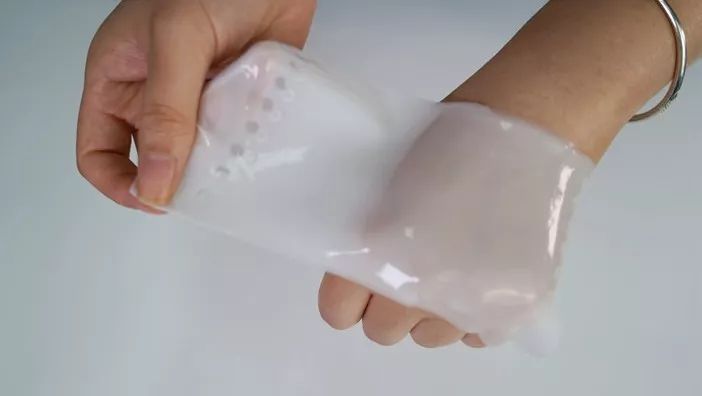 这款急救弹性蛋白贴,每天一片赶走干纹,还你天鹅美颈