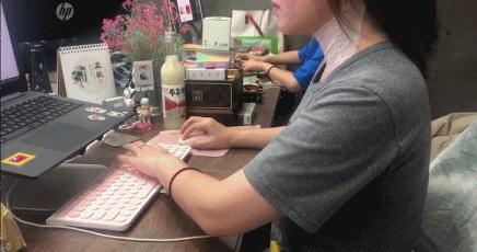 这款急救弹性蛋白贴,每天一片赶走干纹,还你天鹅美颈