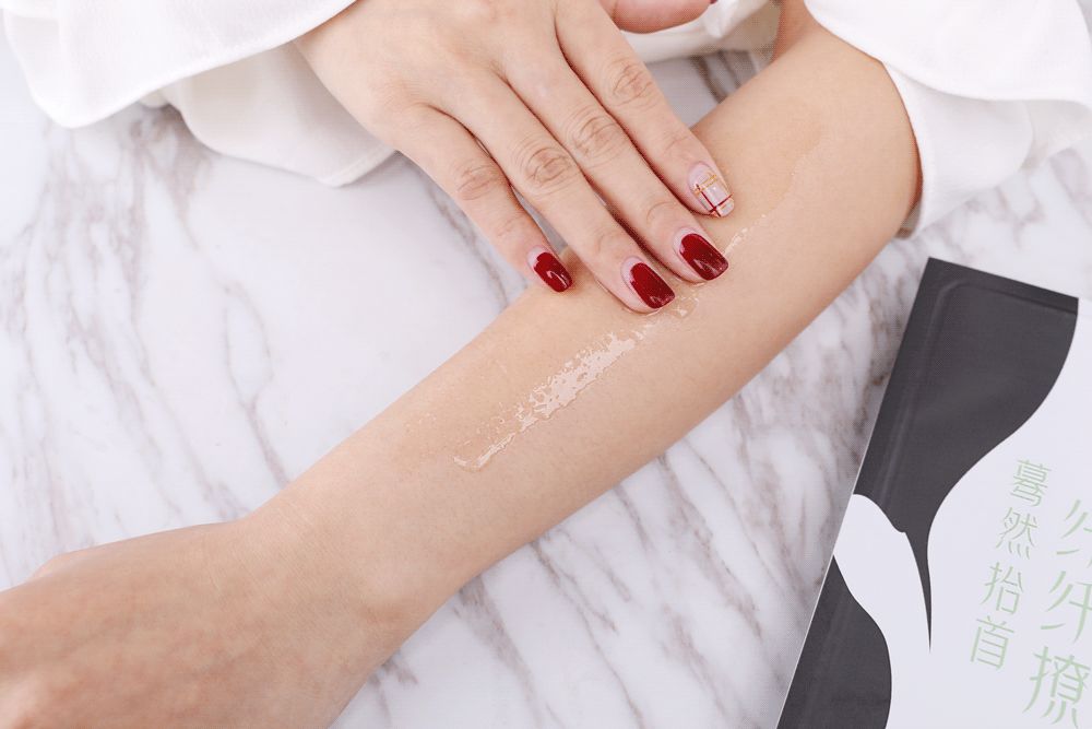 这款急救弹性蛋白贴,每天一片赶走干纹,还你天鹅美颈