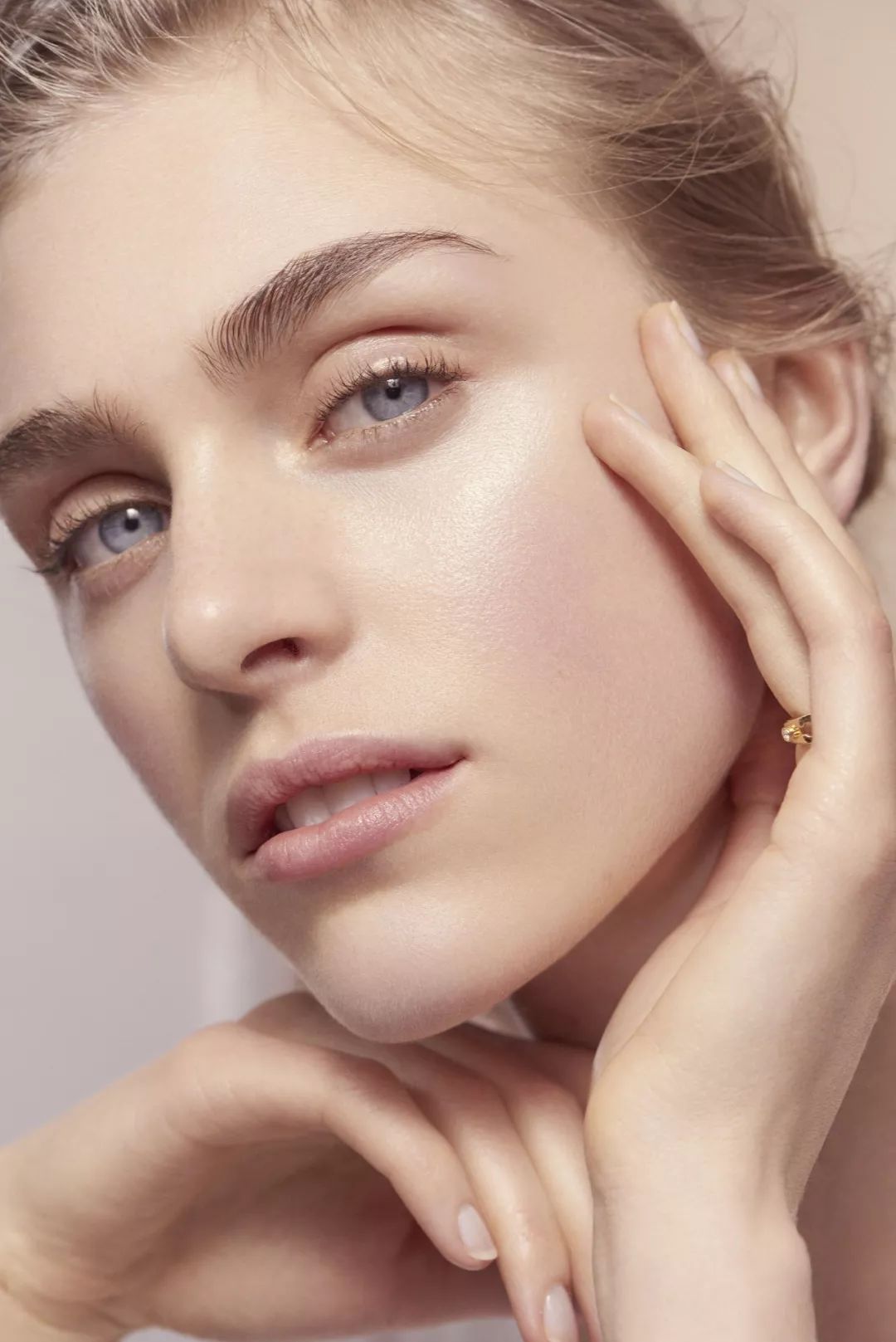 干皮粉底液持久不脱妆秋冬,干皮女孩的护肤品