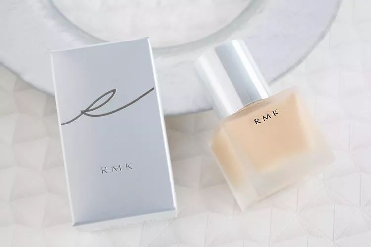 干皮粉底液持久不脱妆秋冬,干皮女孩的护肤品