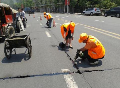 公路养护人员的收入是多少,公路养护工工资一般多少