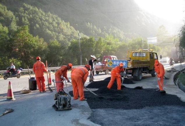 公路养护人员的收入是多少,公路养护工工资一般多少