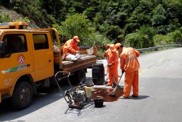 公路养护人员的收入是多少,公路养护工工资一般多少