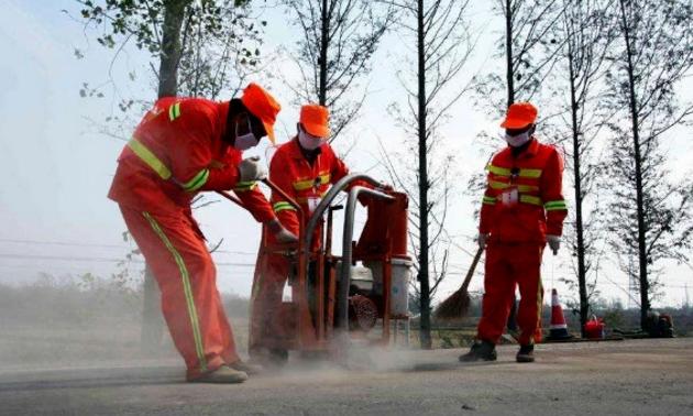 公路养护人员的收入是多少,公路养护工工资一般多少