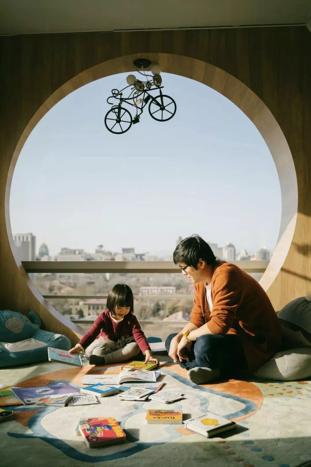 亲子阅读体验馆馆藏绘本多吗,沉浸式图书馆探馆