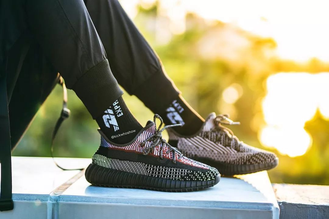 yeezy350黑红搭配,yeezy350v2荧光绿非反光评测