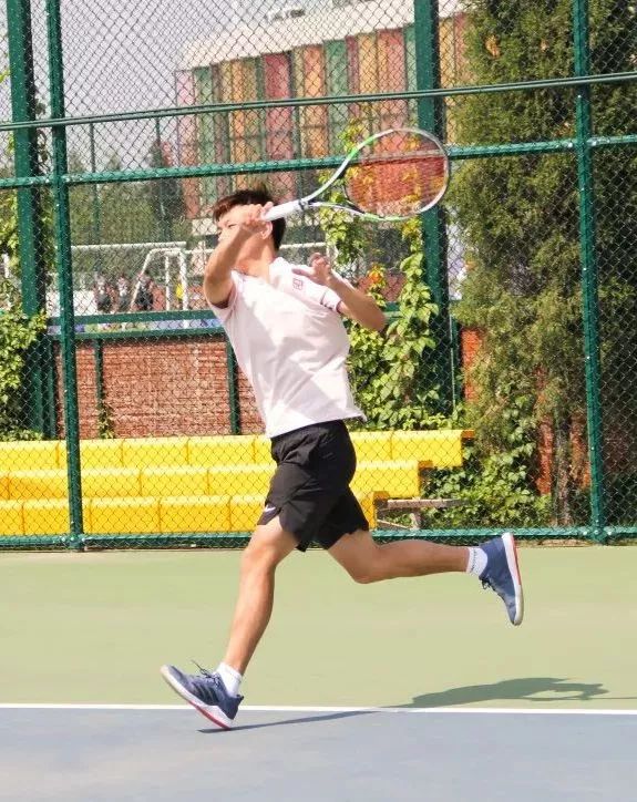 这两天西安奥体中心什么活动,西安陆港运动公园足球比赛