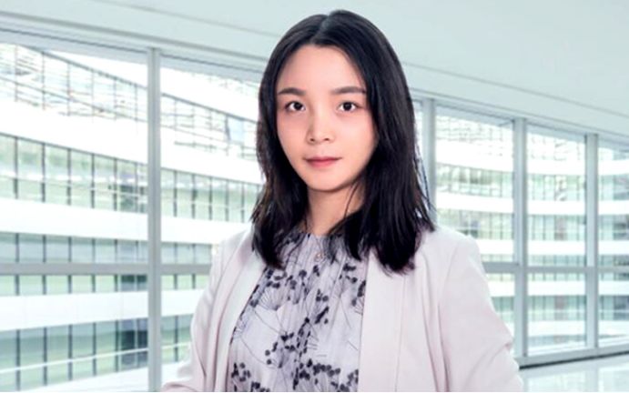 44岁的她竟睡服半个娱乐圈，被亿万直男跪舔！遭小S妒忌十年：凭什么？