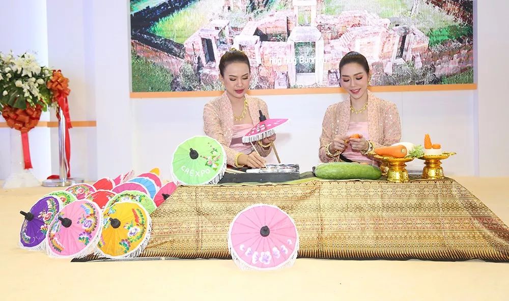 看！好多小姐姐小哥哥在东盟“魅力之城”欢歌热舞！还有开放日最全攻略哦