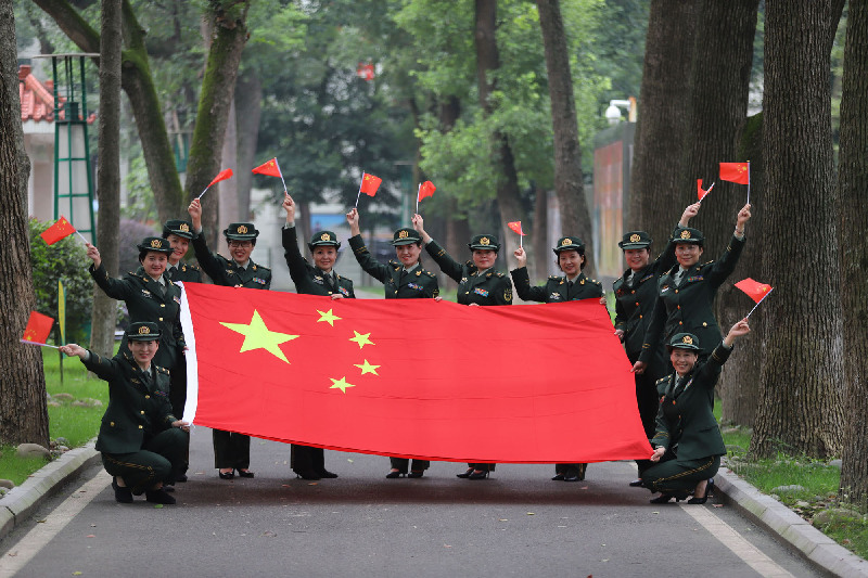 我与国旗合个影武警,我与国旗合个影警察