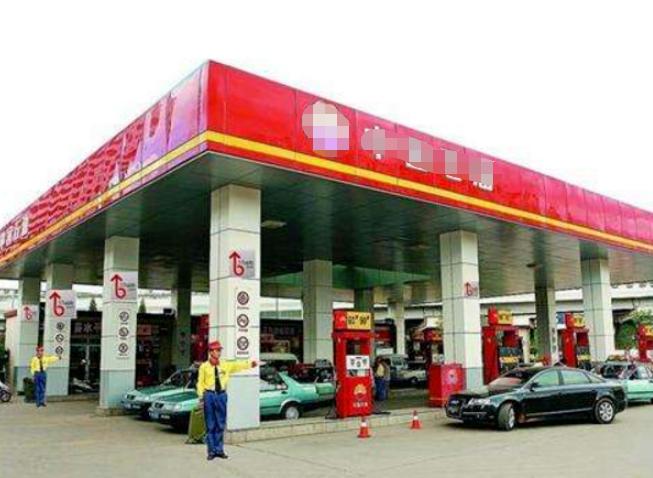 加油站加油员一个月工资是多少,加油员2500工资为什么有人干