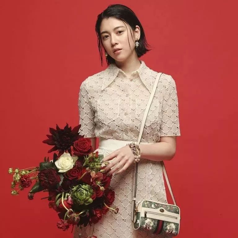 三吉彩花的妆容,可盐可酷可爱可温柔