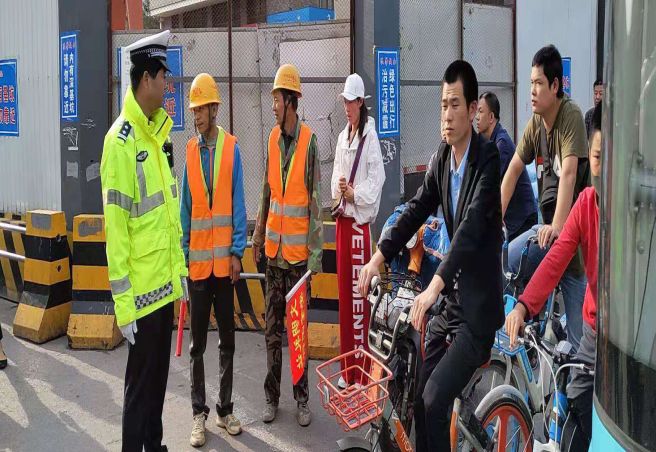 交警中队召开缓堵保畅部署会,交警减量控大缓堵保畅