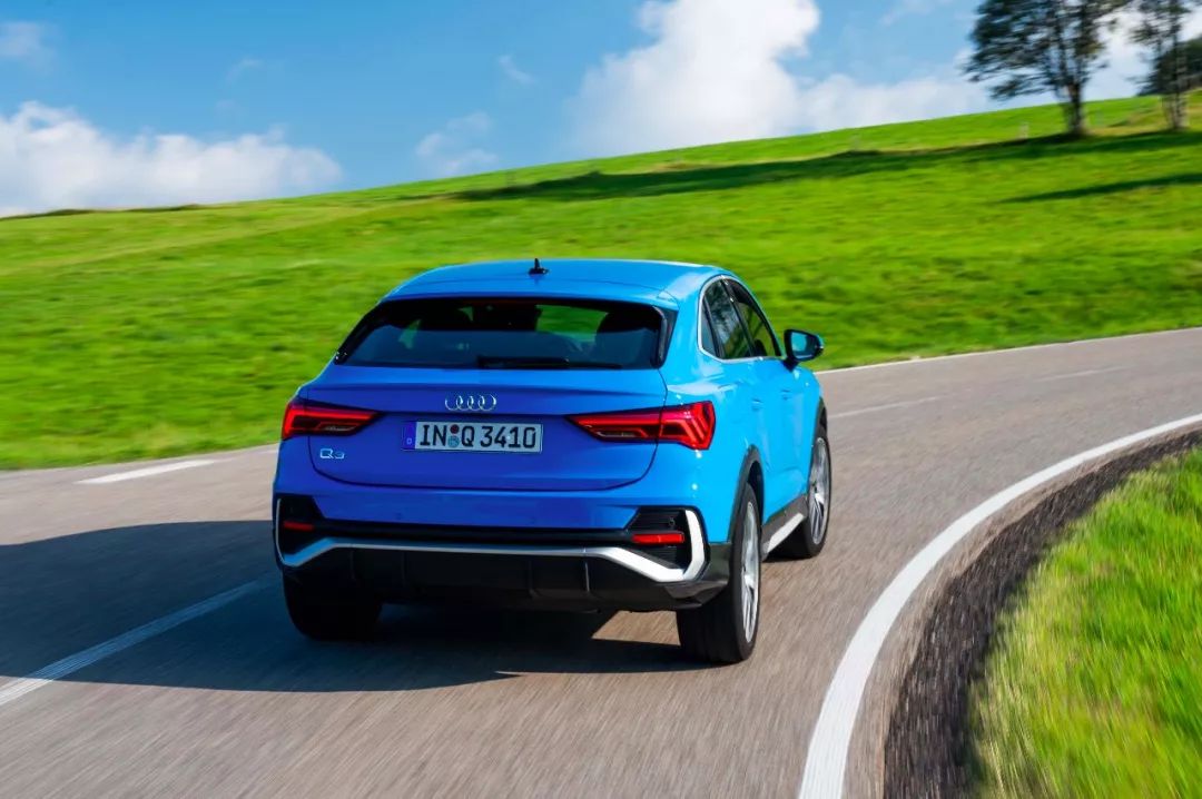 奥迪q32022款35tfsi时尚动感型,奥迪q3sportback落地价