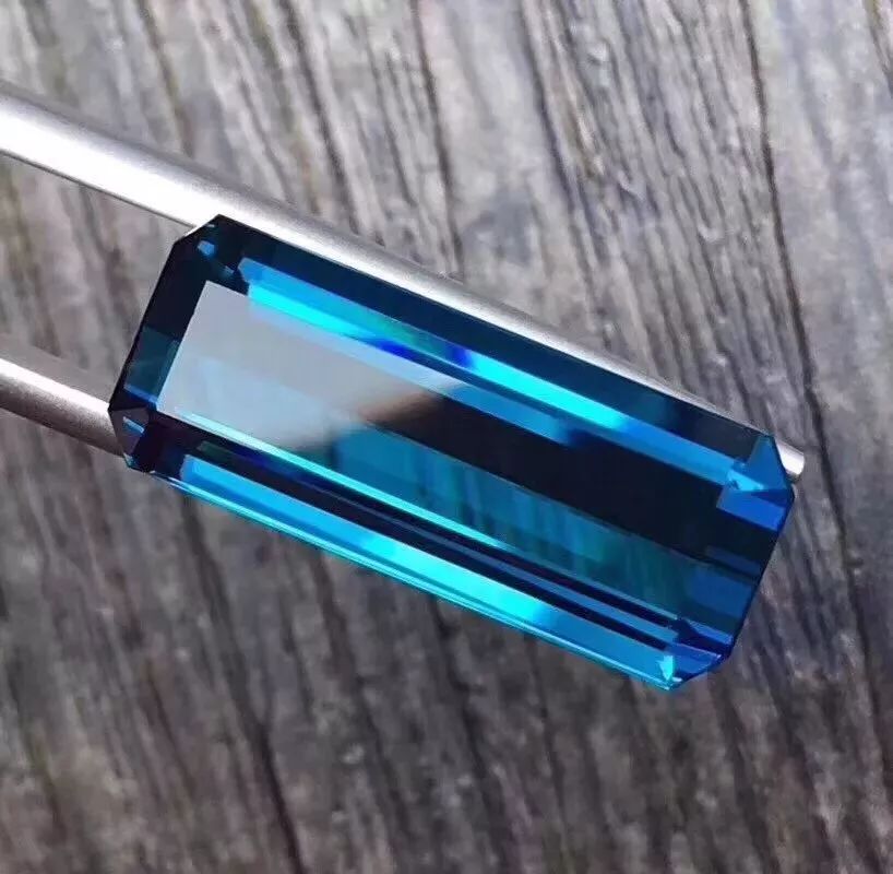 无色碧玺和有色碧玺有什么区别,红碧玺和绿碧玺的五行属性