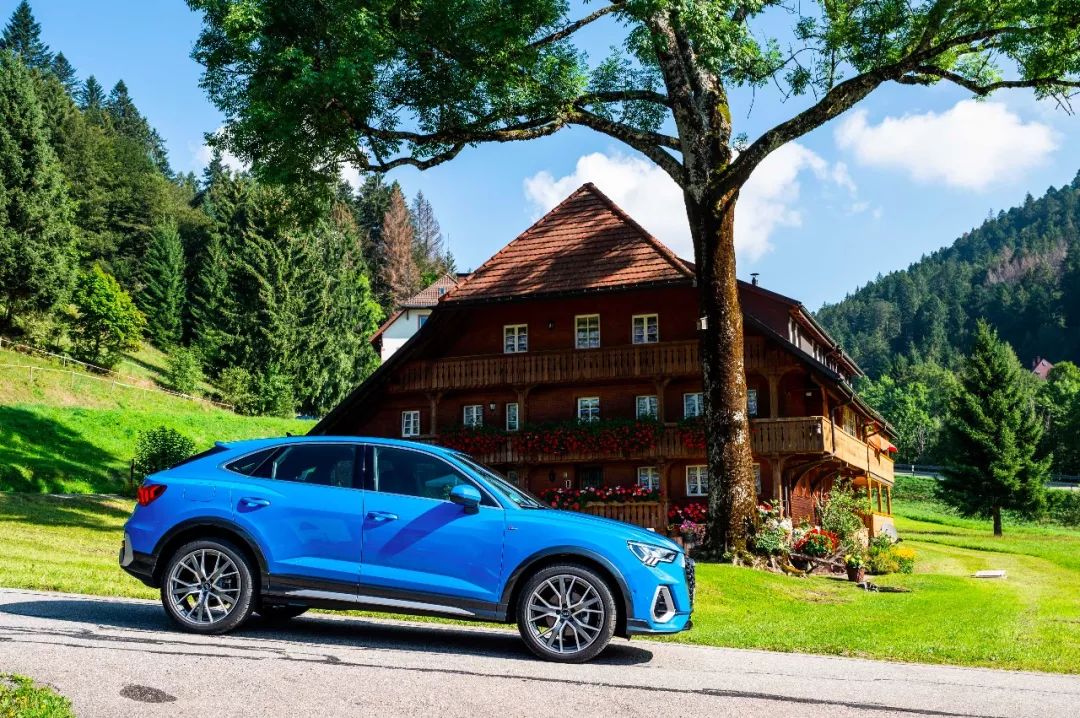 奥迪q32022款35tfsi时尚动感型,奥迪q3sportback落地价