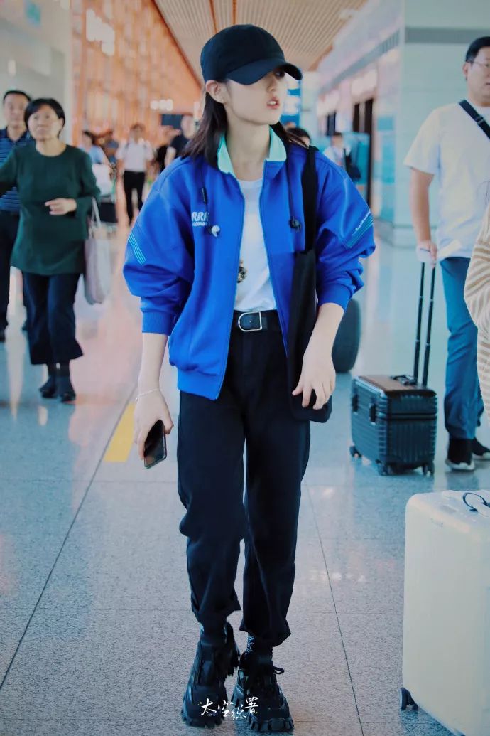 李宇春登《芭莎男士》十月刊封面;NINEPERCENT二专《限定的记忆》9月26日上线;《明星大侦探5》第一期在厦门开始录制