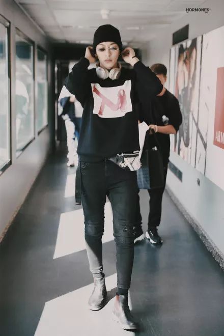 李宇春登《芭莎男士》十月刊封面;NINEPERCENT二专《限定的记忆》9月26日上线;《明星大侦探5》第一期在厦门开始录制