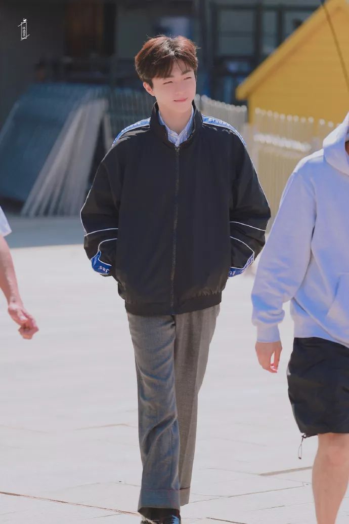 李宇春登《芭莎男士》十月刊封面;NINEPERCENT二专《限定的记忆》9月26日上线;《明星大侦探5》第一期在厦门开始录制