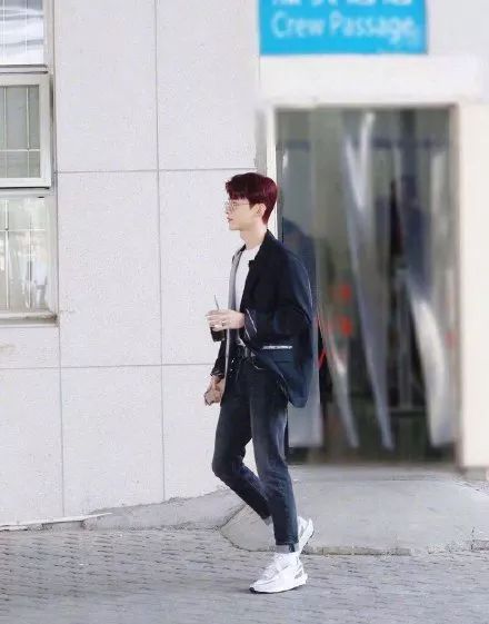 李宇春登《芭莎男士》十月刊封面；NINEPERCENT二专《限定的记忆》9月26日上线；《明星大侦探5》第一期在厦门开始录制