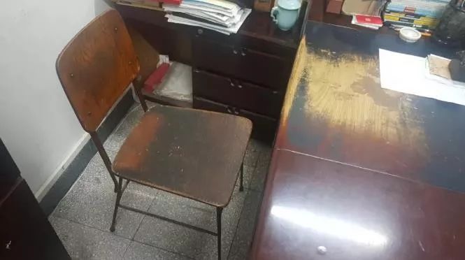 一个很高调的人突然变得很低调,低调的人低调到什么程度