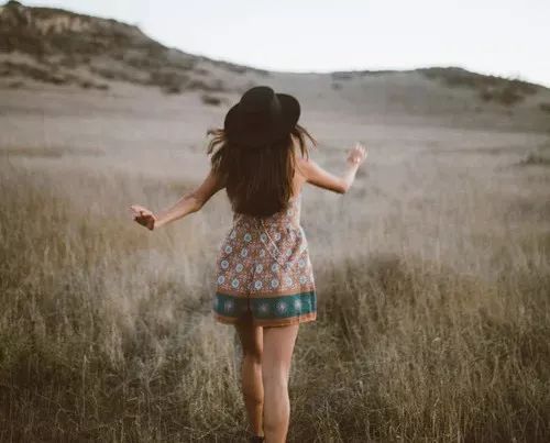 有一种心酸叫靠自己的兄弟,有一种心酸叫靠自己换电池动画