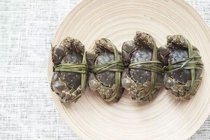 可怕！吃了几只螃蟹，台州4个小伙肺和脑子被虫啃