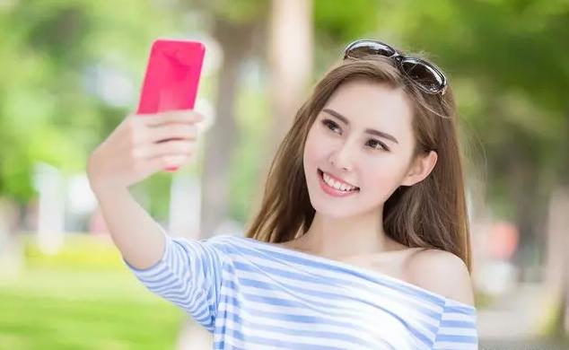 女生经常发朋友圈会被别人烦,朋友圈经常发负面情绪的女人