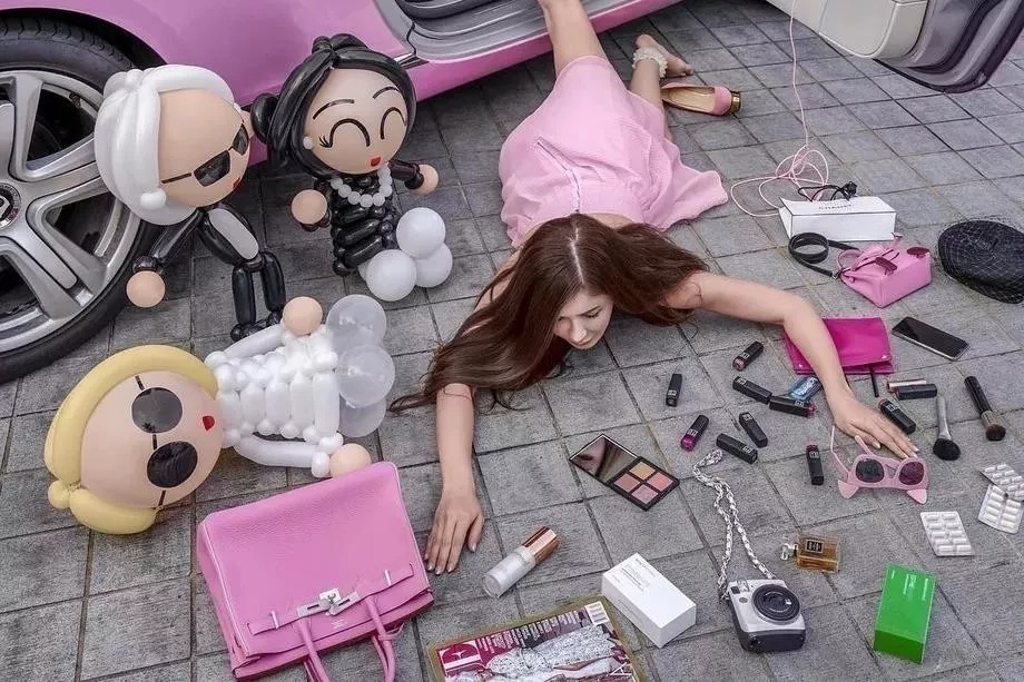 那些炫富的人,那些从不在朋友圈炫富的年轻人