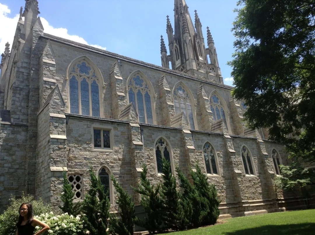 那些炫富的人,那些从不在朋友圈炫富的年轻人