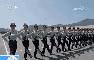 你睁眼走路都是歪的，人家却能蒙眼踢正步…