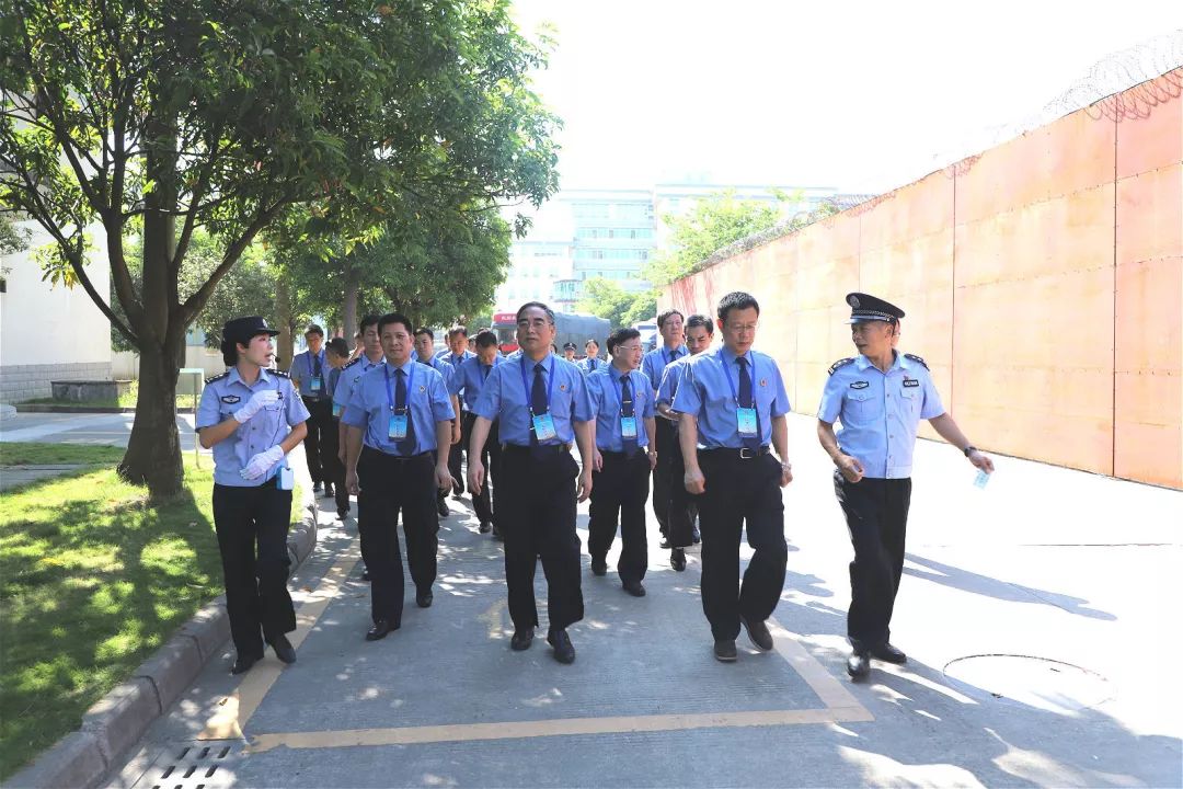 以案为鉴筑牢安全防线,以案为鉴筑牢防线专题警示教育